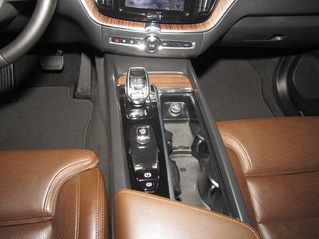 Used 2023 Volvo XC60 B5 Ultimate FWD image 37