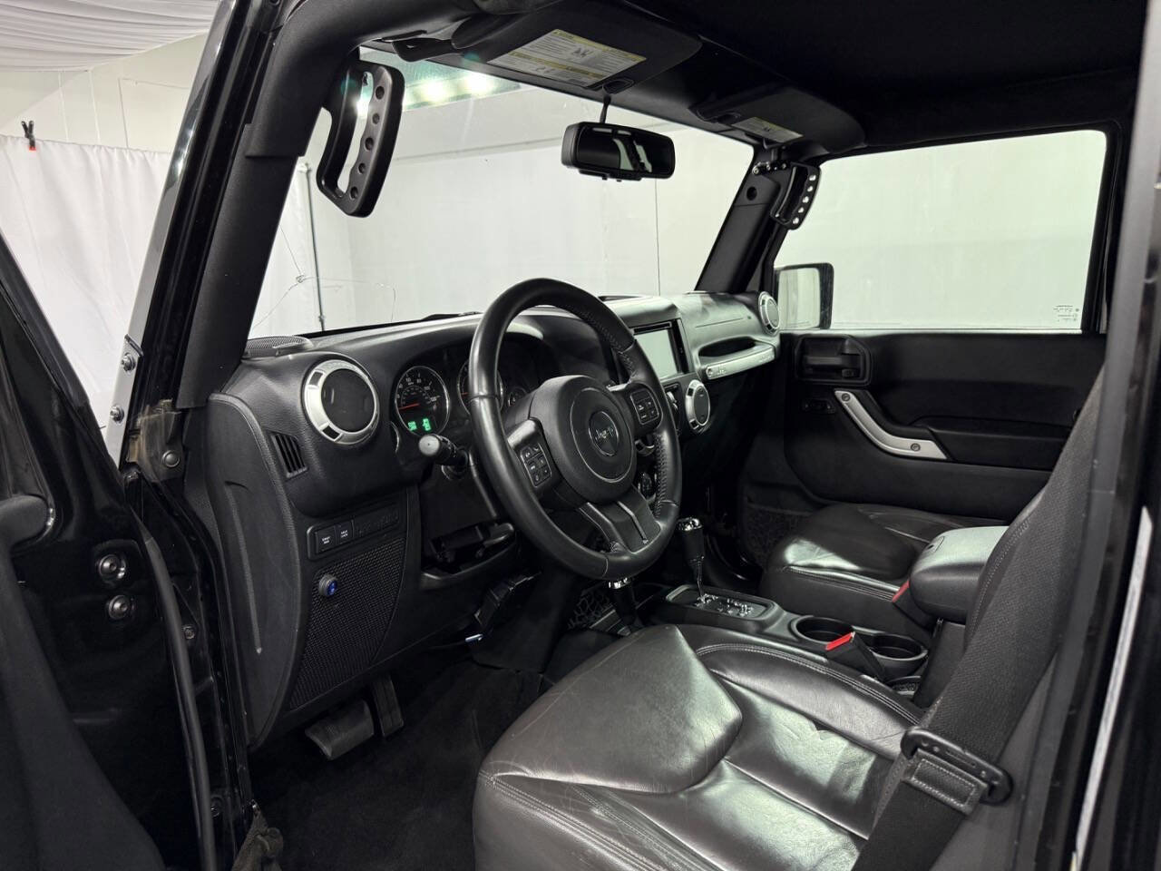 Used 2016 Jeep Wrangler Unlimited Rubicon w/ Max Tow Package image 28