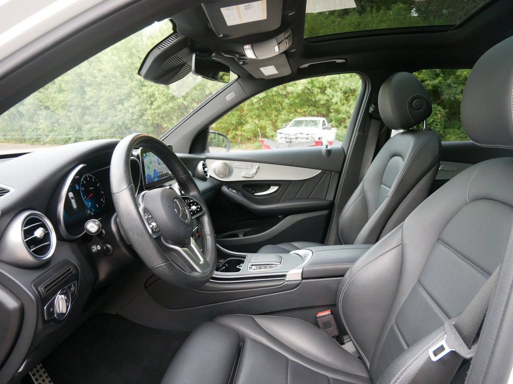 Used 2021 Mercedes-Benz GLC 300 4MATIC image 9
