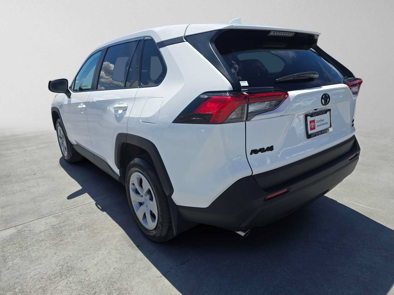 Used 2025 Toyota RAV4 LE AWD/4WD image 5