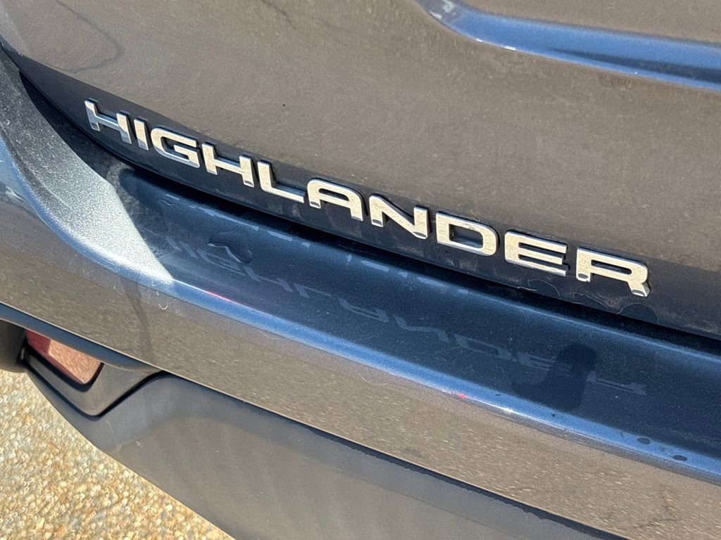 Used 2021 Toyota Highlander XLE image 38