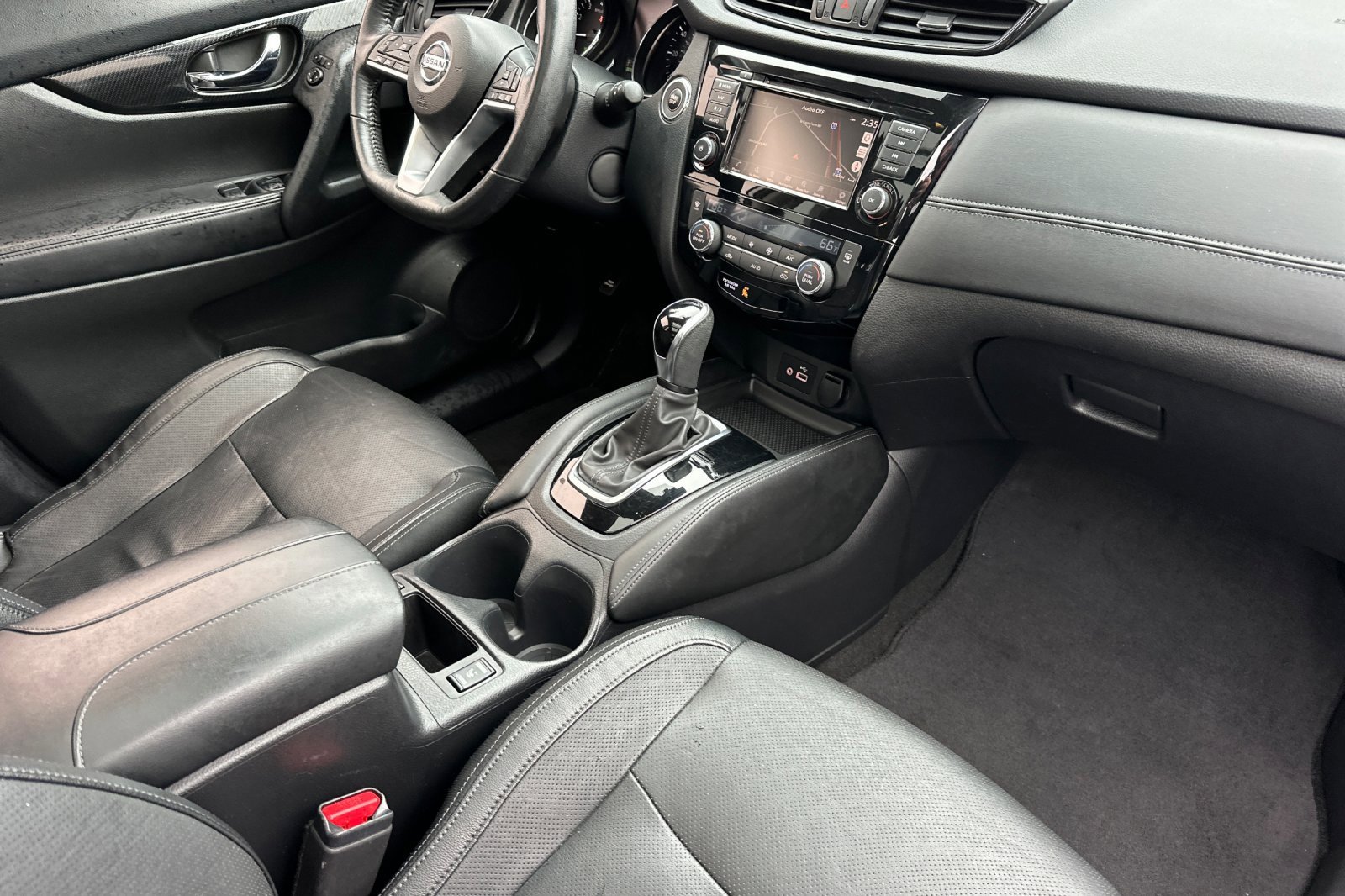 Used 2018 Nissan Rogue SL w/ Premium Package image 17