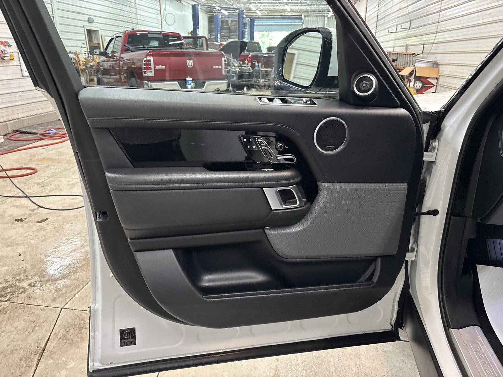 Used 2018 Land Rover Range Rover 3.0L V6 Supercharged image 11