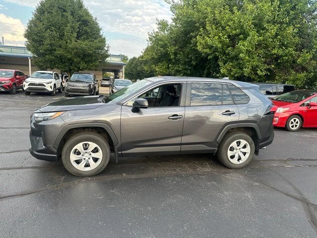 Used 2024 Toyota RAV4 LE FWD image 4