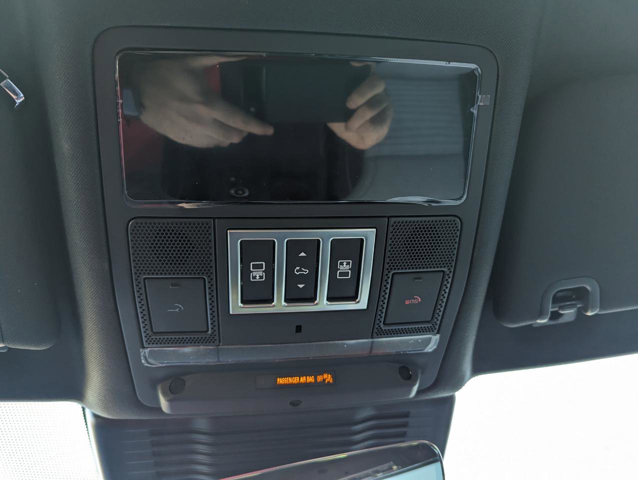 Used 2024 Land Rover Discovery Dynamic SE image 24