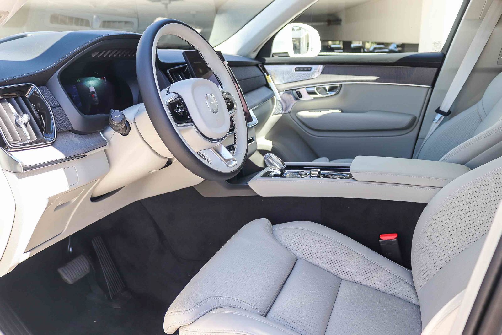 New 2027 Volvo XC90 B6 Ultra AWD/4WD image 17