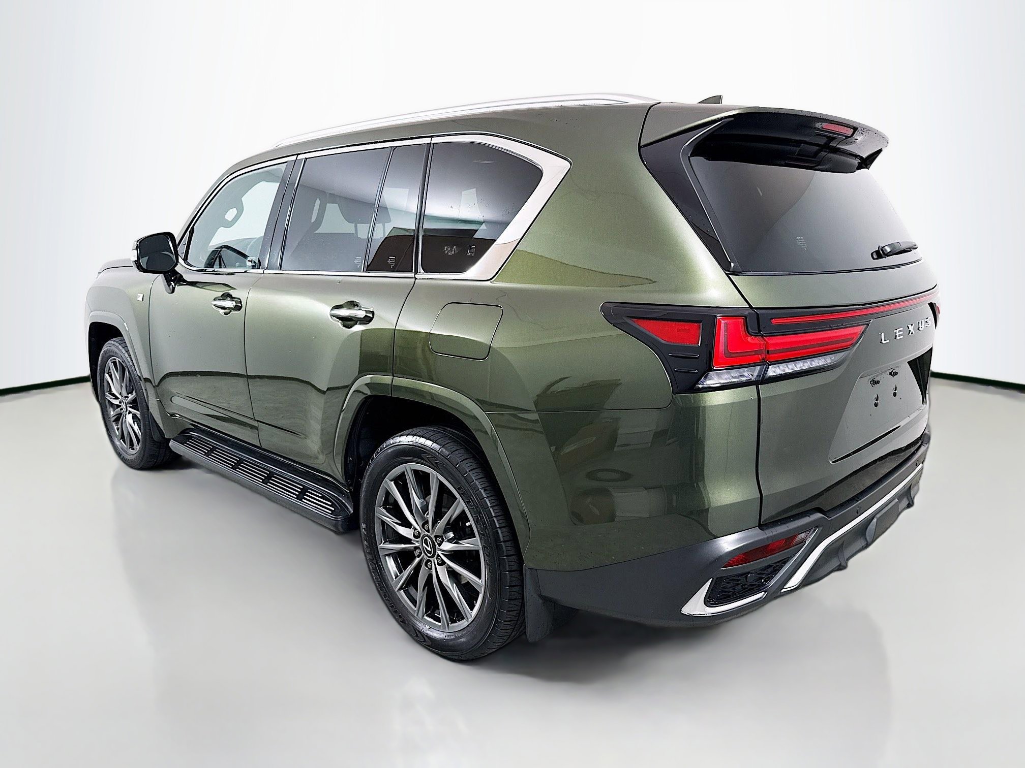Used 2023 Lexus LX 600 F Sport w/ Accessory Package (Z1) image 5