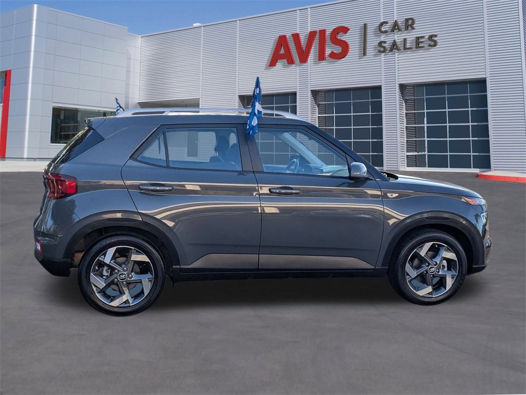 Used 2025 Hyundai Venue SEL image 5
