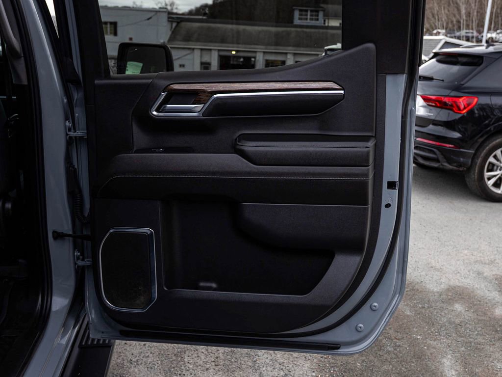 Used 2024 GMC Sierra 1500 Elevation w/ LPO, Elevation Black Package AWD/4WD image 14