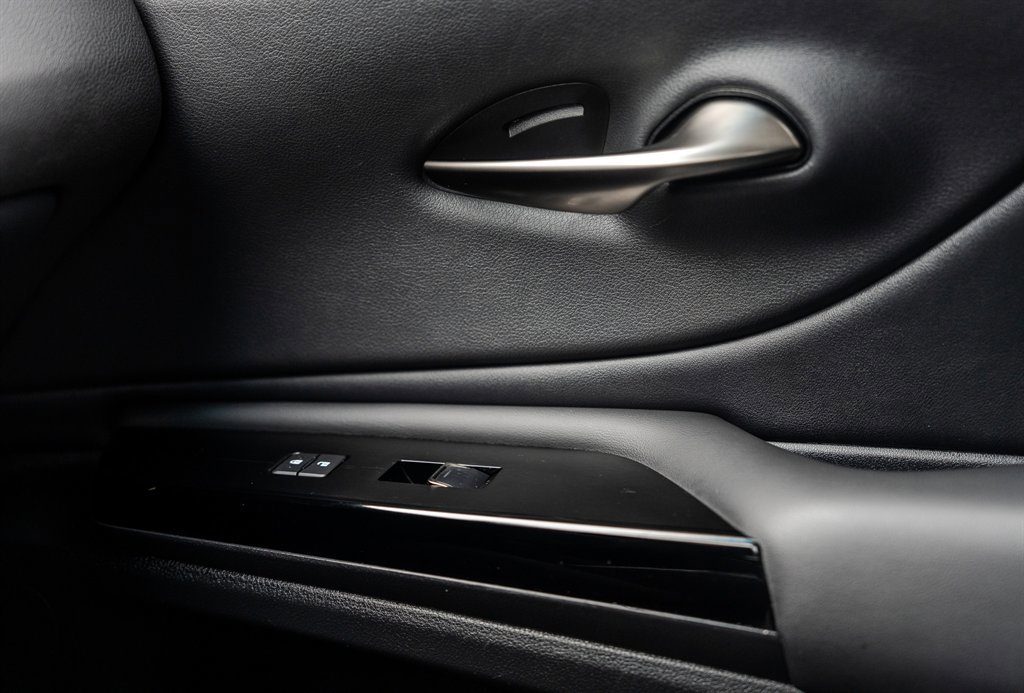 Used 2023 Lexus ES 350 Luxury w/ Premium Package image 24