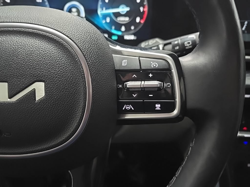 Used 2022 Kia Carnival SX Prestige FWD image 23
