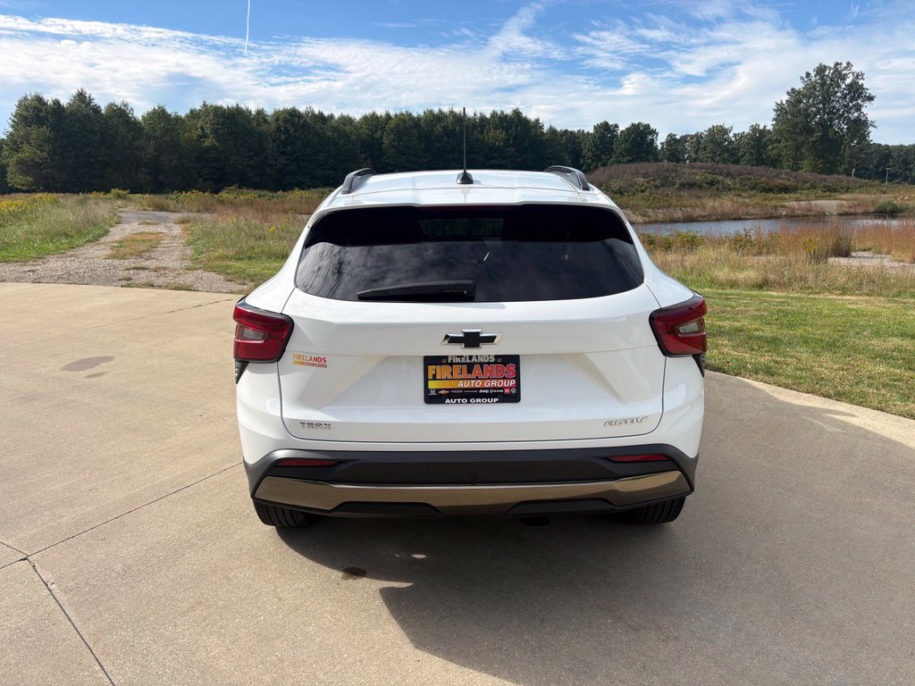 Used 2024 Chevrolet Trax ACTIV w/ Sunroof Package FWD image 8