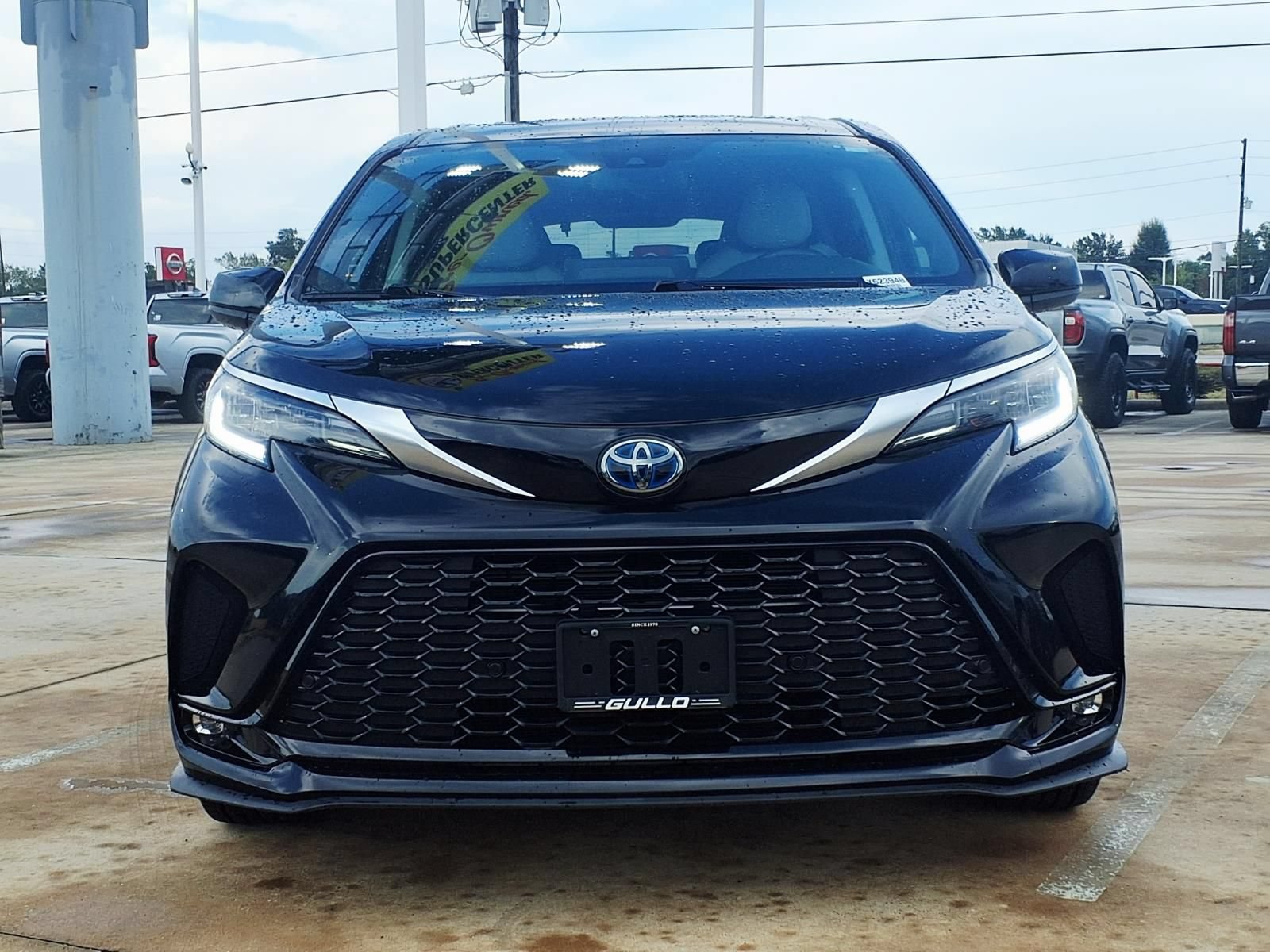 Certified 2023 Toyota Sienna XSE w/ XSE Plus Package FWD image 3