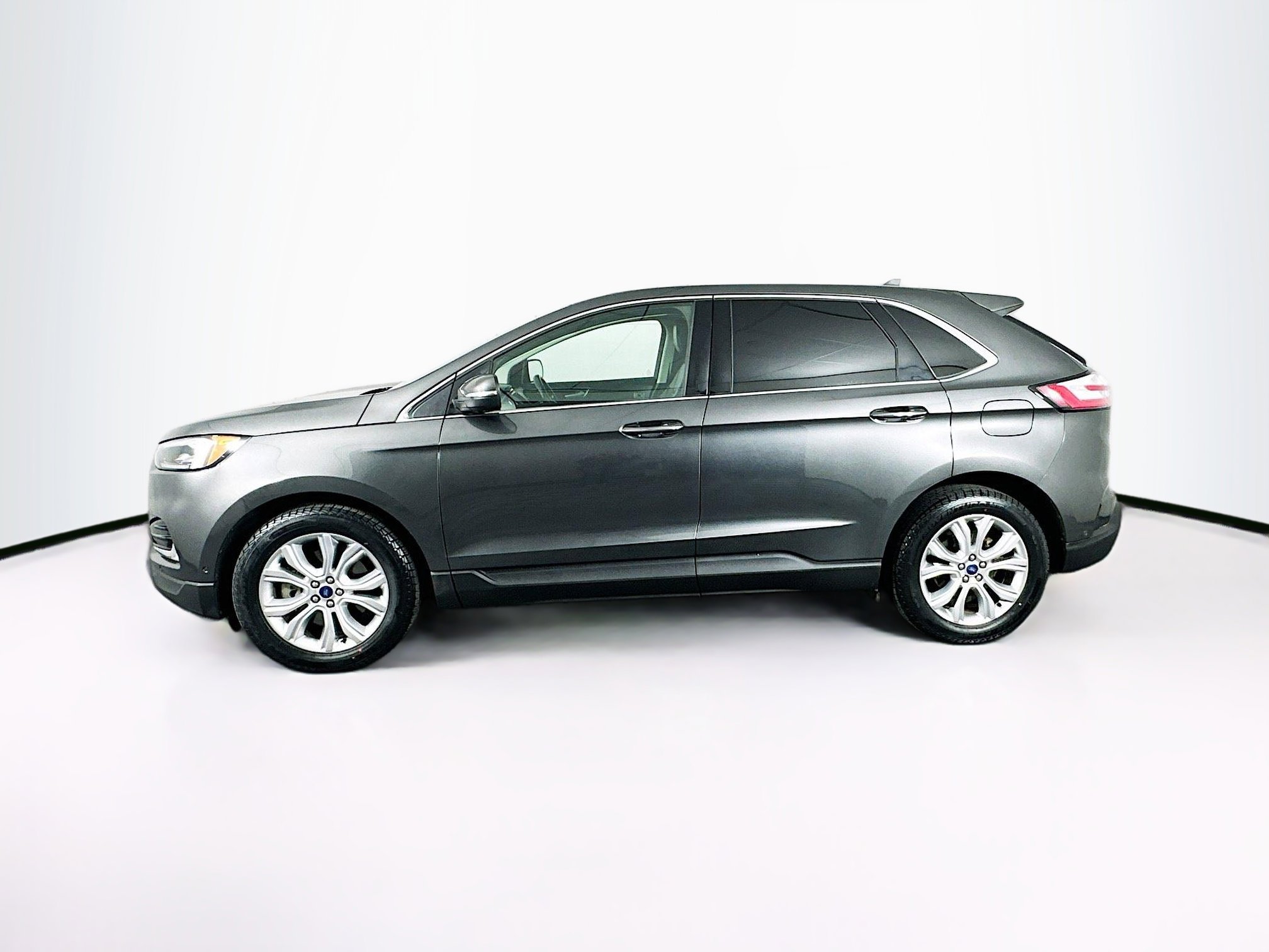 Used 2020 Ford Edge Titanium w/ Equipment Group 301A image 4