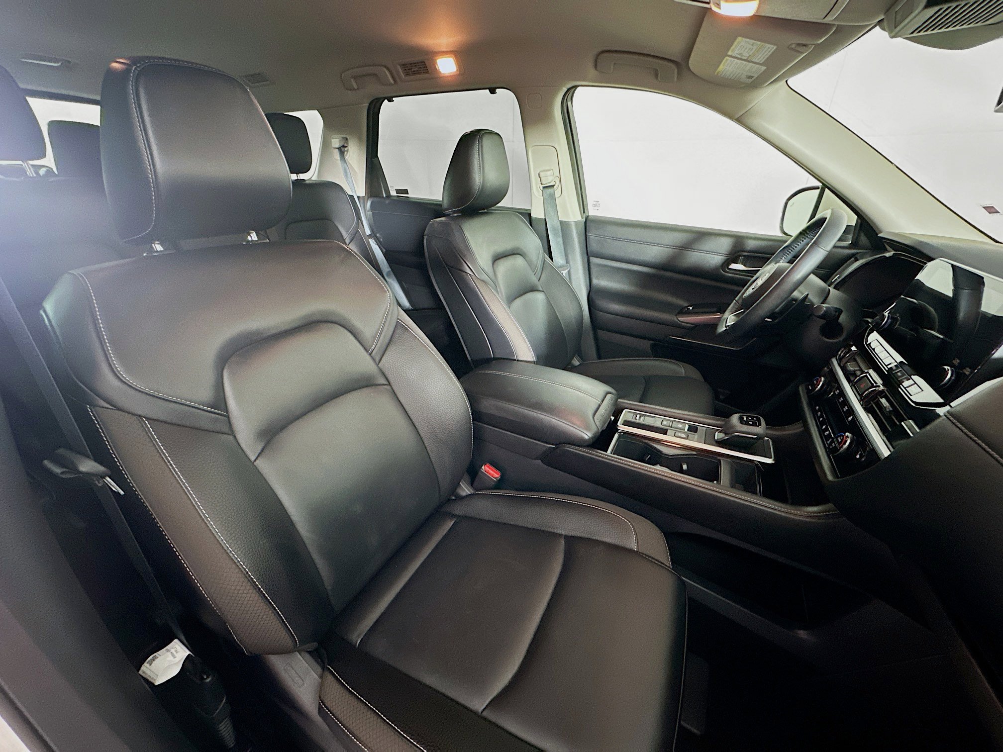 Used 2024 Nissan Pathfinder SL FWD image 33