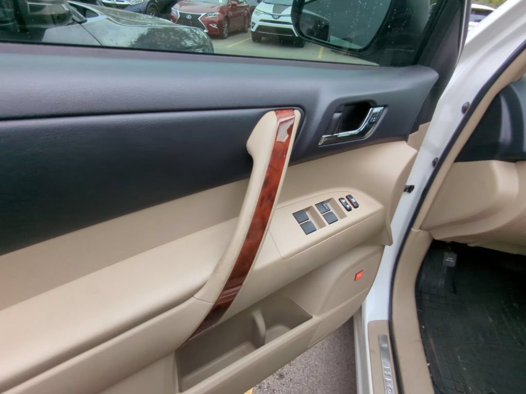 Used 2013 Toyota Highlander Limited AWD/4WD image 8