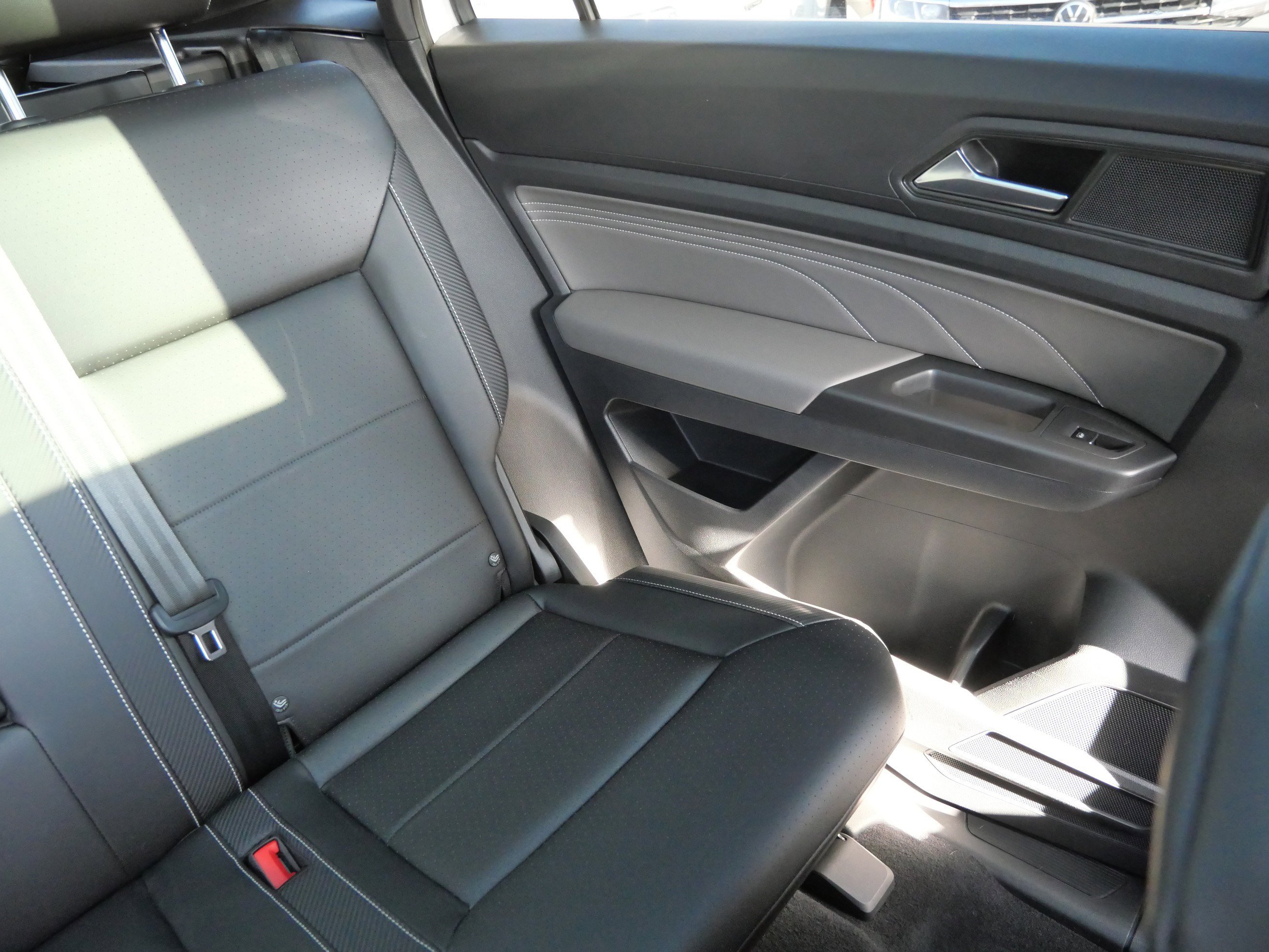 Used 2023 Volkswagen Atlas Cross Sport SEL R-Line image 14