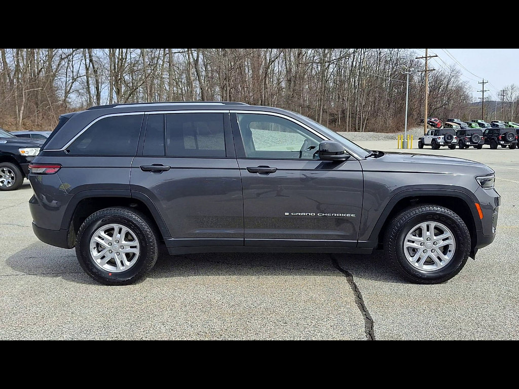 Certified 2023 Jeep Grand Cherokee Laredo w/ Luxury Tech Group I AWD/4WD image 9