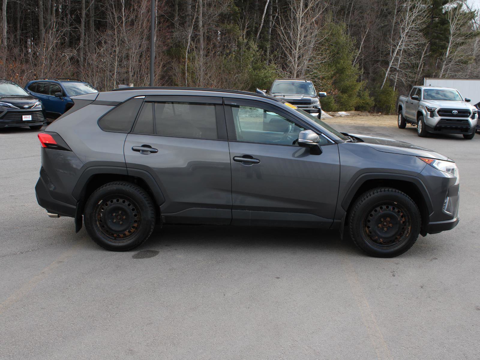 Used 2020 Toyota RAV4 XLE Premium AWD/4WD image 4