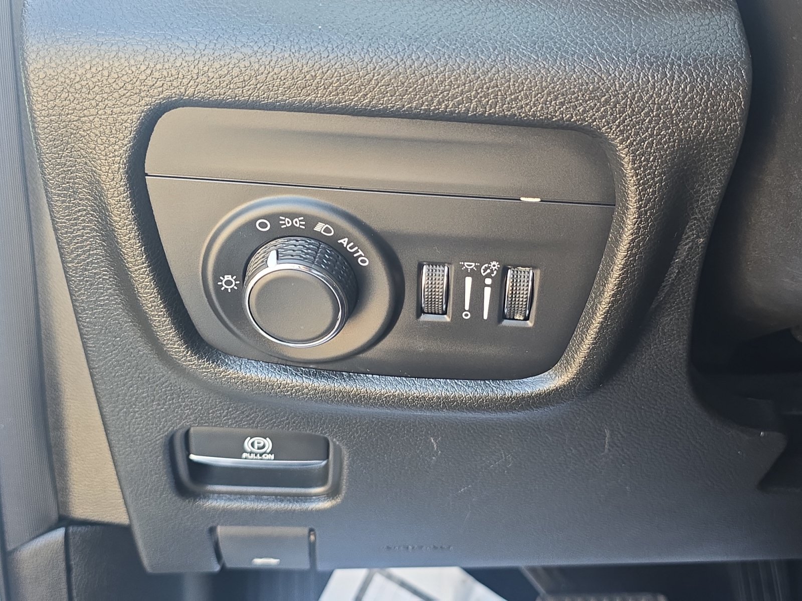 Used 2023 Jeep Grand Cherokee L Laredo AWD/4WD image 25