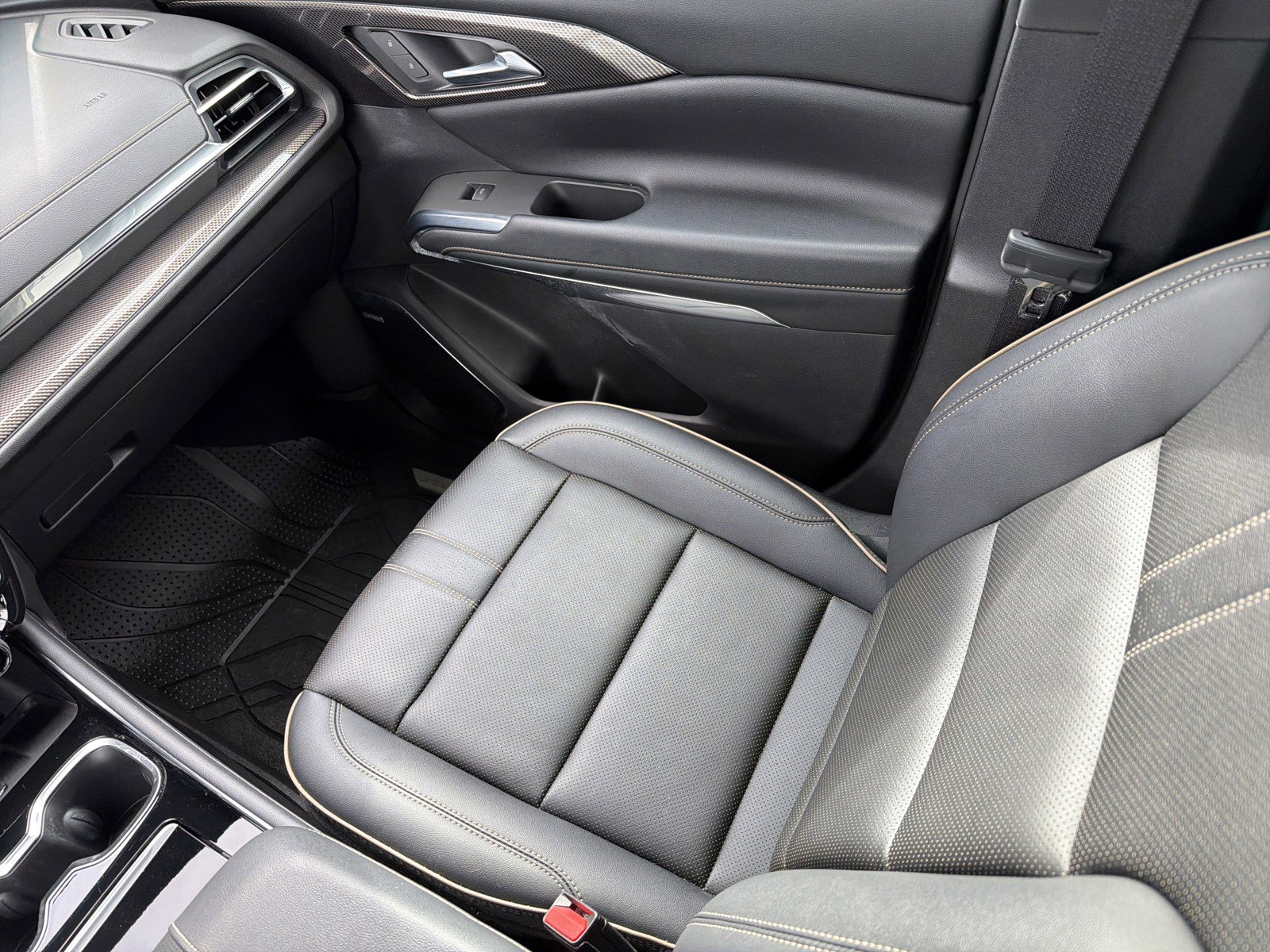 Used 2025 Chevrolet Traverse High Country image 18