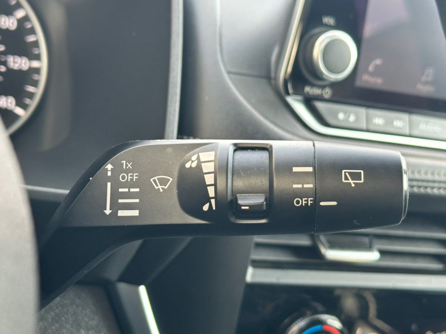 Used 2024 Nissan Rogue SV FWD image 18