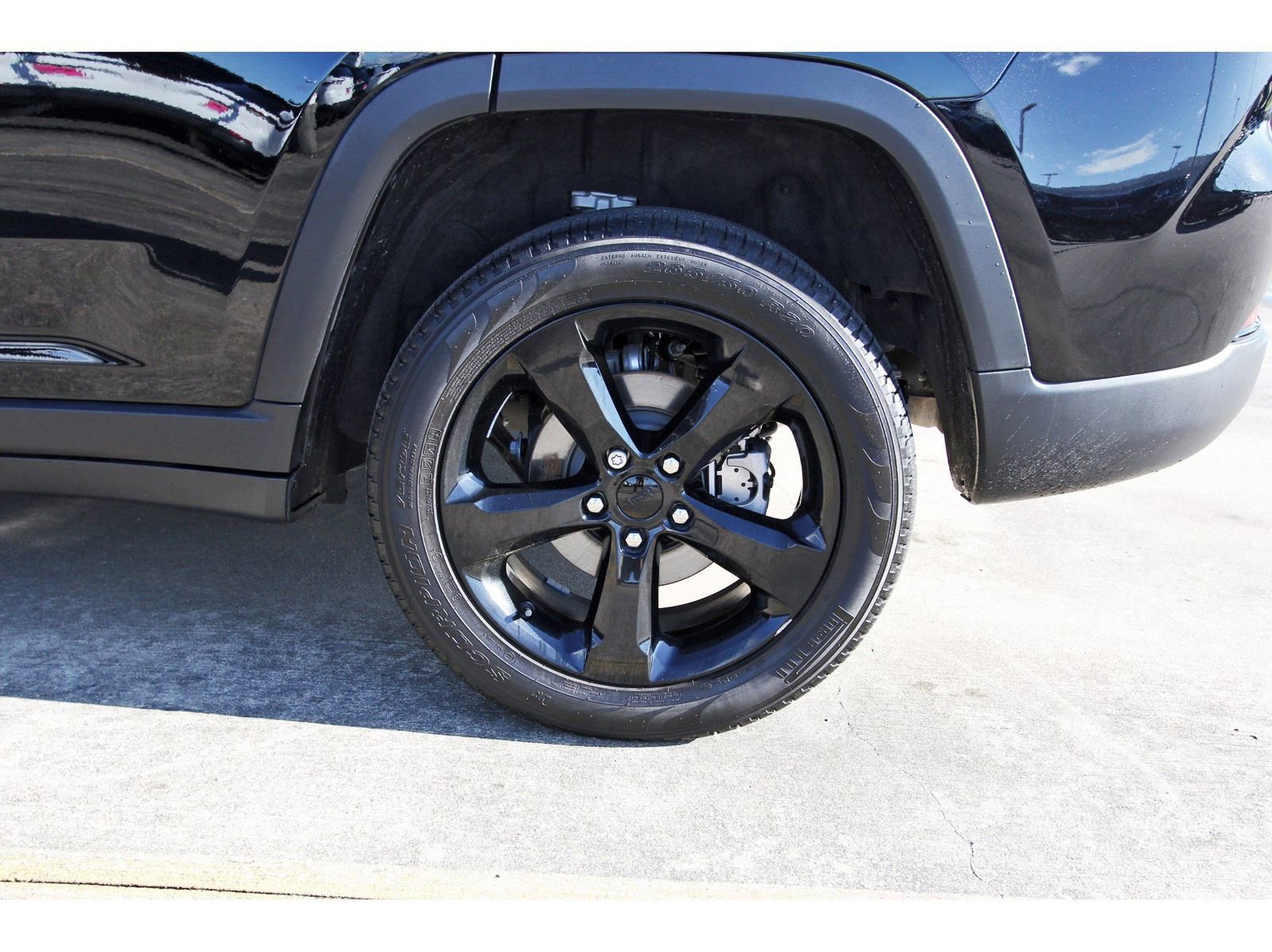 Used 2023 Jeep Grand Cherokee Limited w/ Black Appearance Package image 30