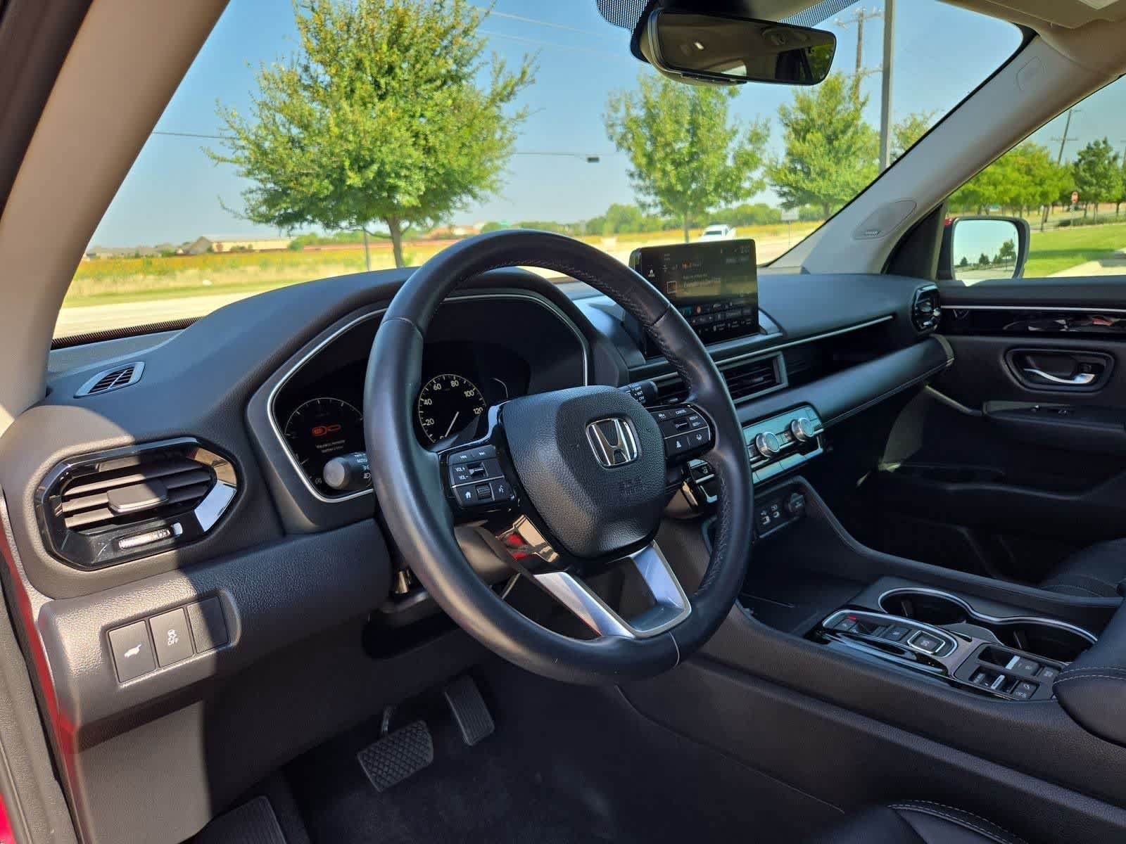 Used 2023 Honda Pilot Touring image 2