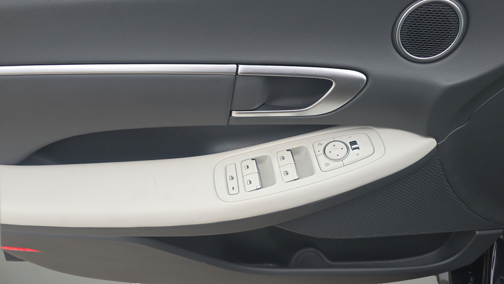 Used 2025 Hyundai Sonata SEL FWD image 15