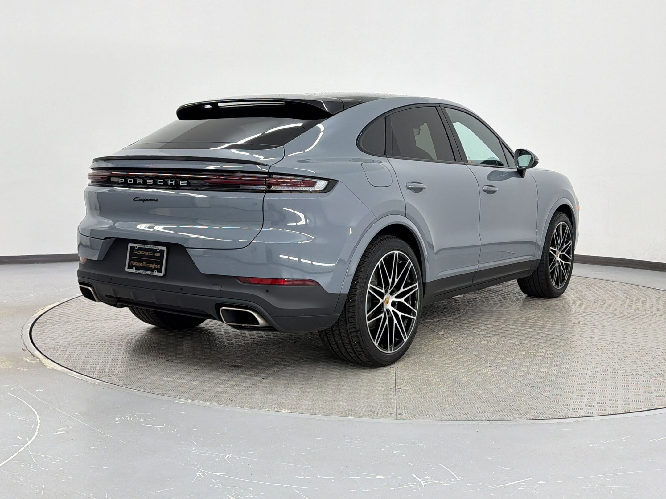 Certified 2024 Porsche Cayenne Coupe AWD/4WD image 8