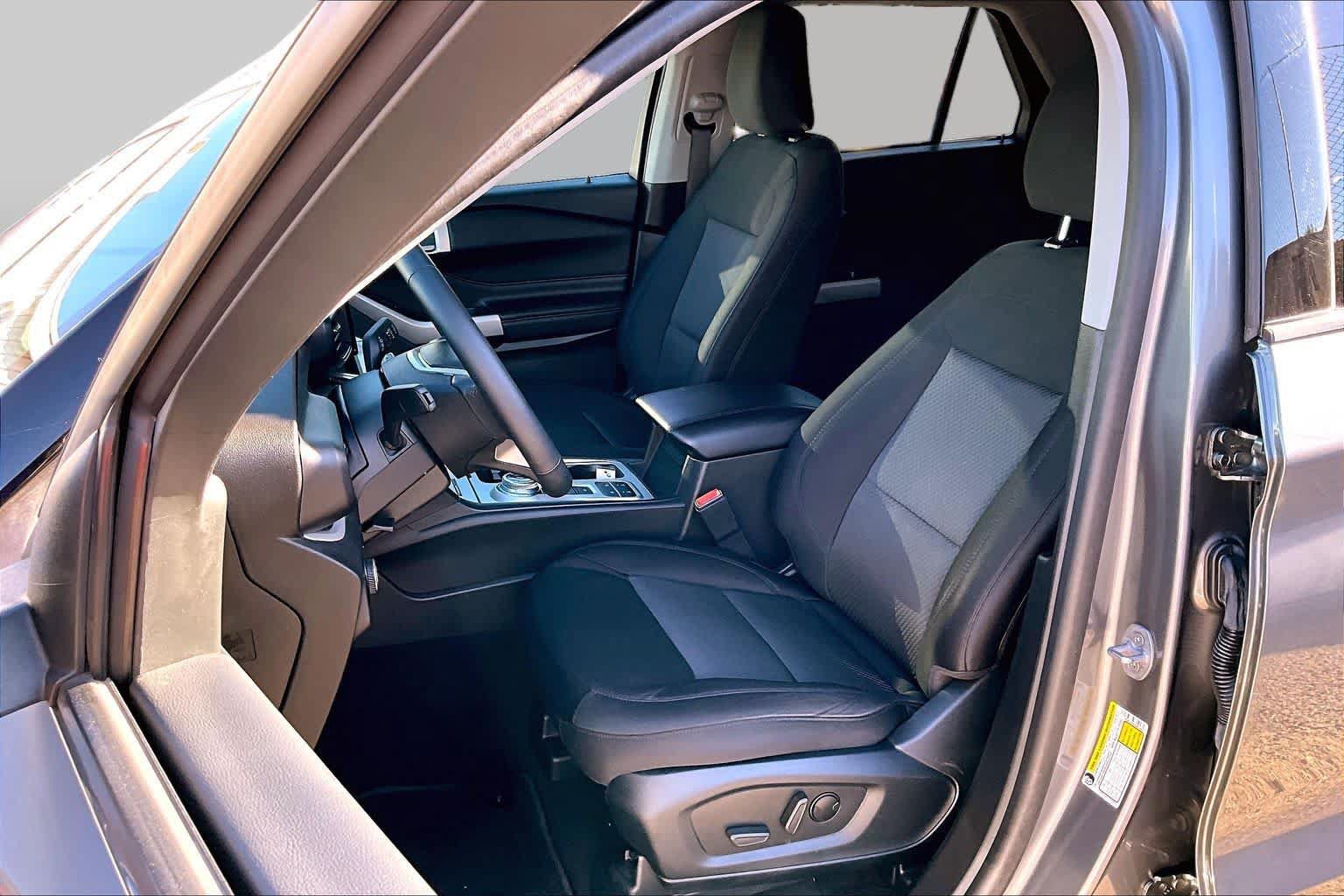 Certified 2023 Ford Explorer XLT RWD image 8