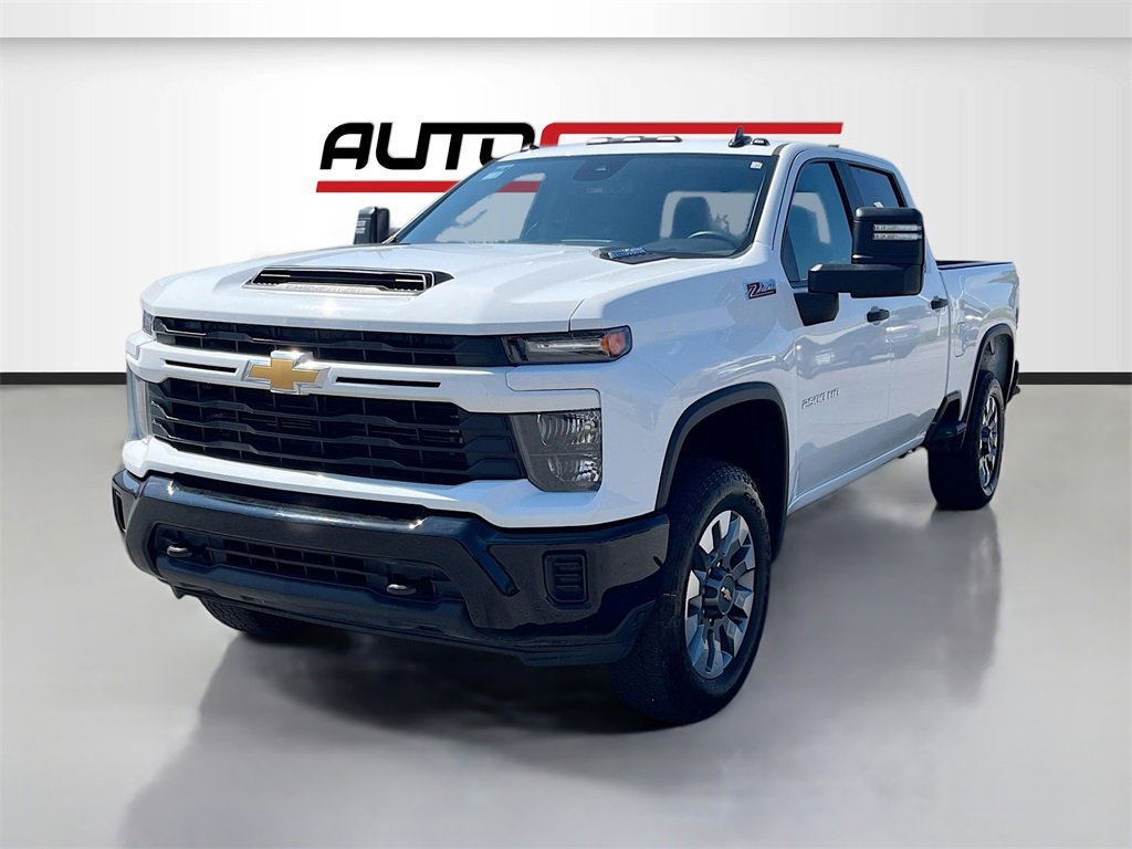 Used 2024 Chevrolet Silverado 2500 Custom w/ Custom Value Package image 3