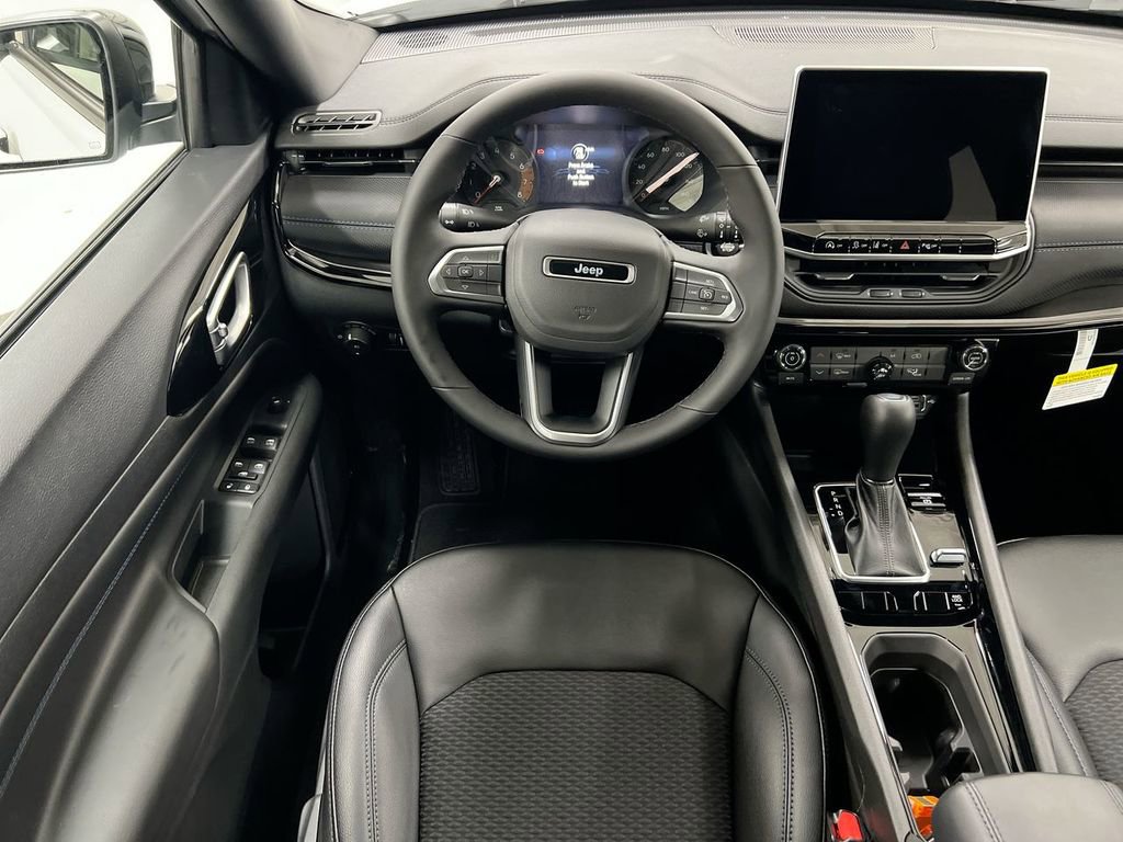 New 2026 Jeep Compass Latitude image 19