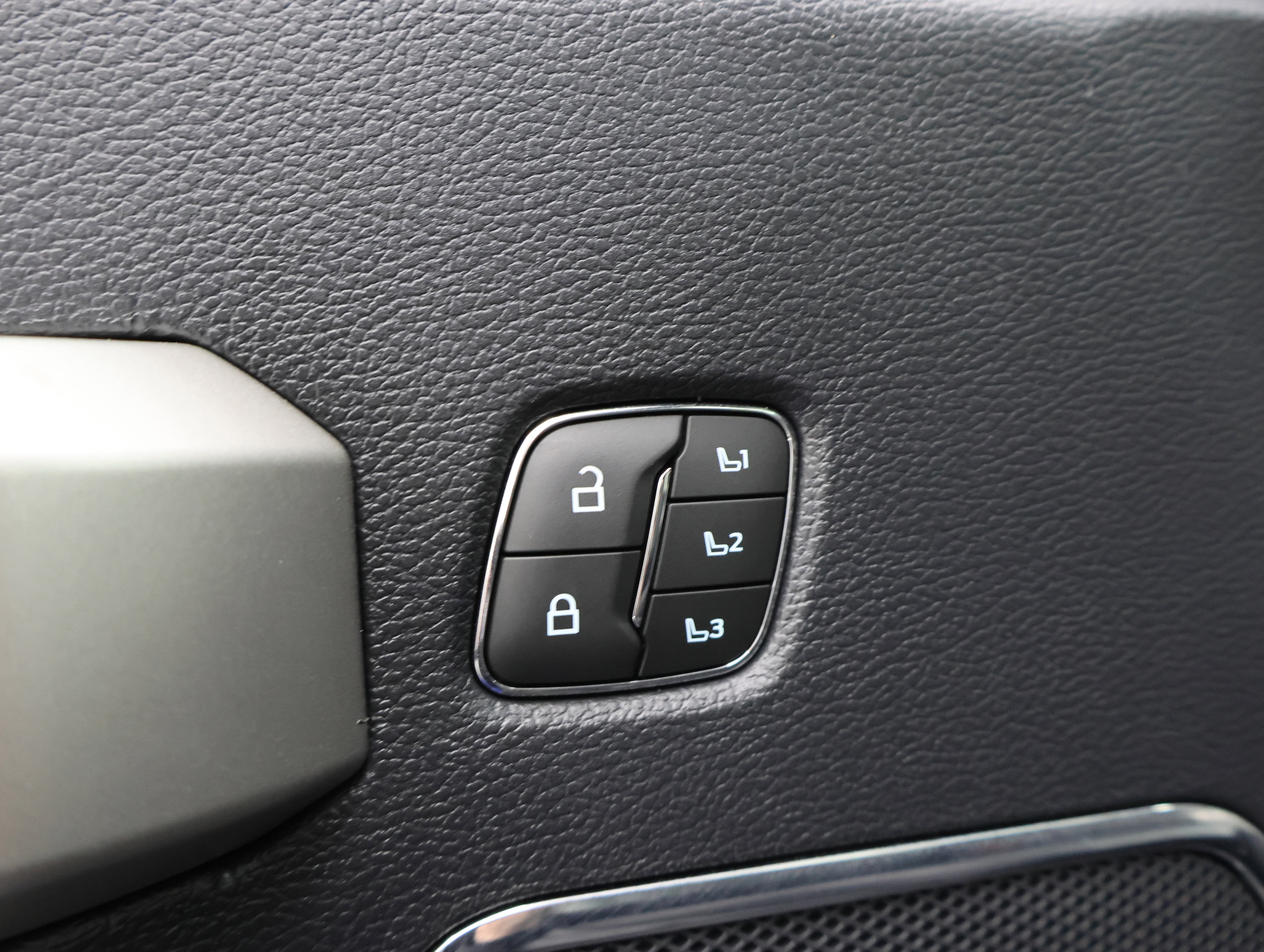 Used 2022 Ford F250 Lariat w/ Tremor Off-Road Package image 49