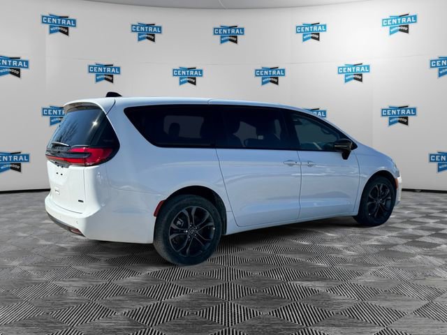 New 2026 Chrysler Pacifica Select image 5