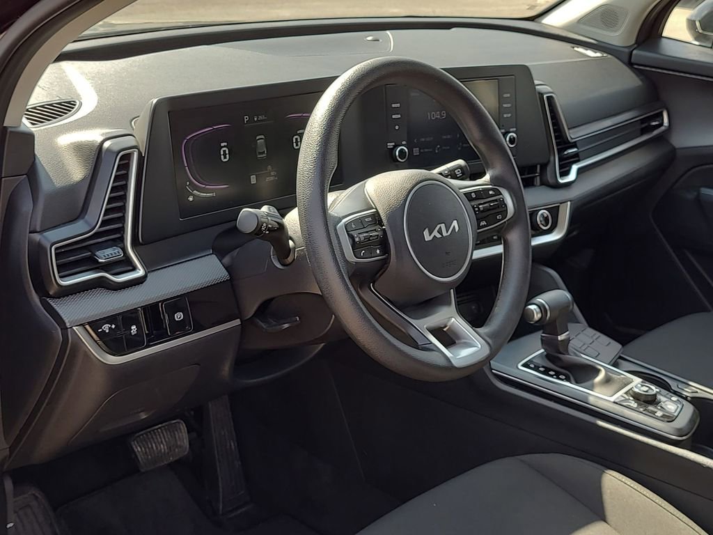 Used 2025 Kia Sportage LX FWD image 10