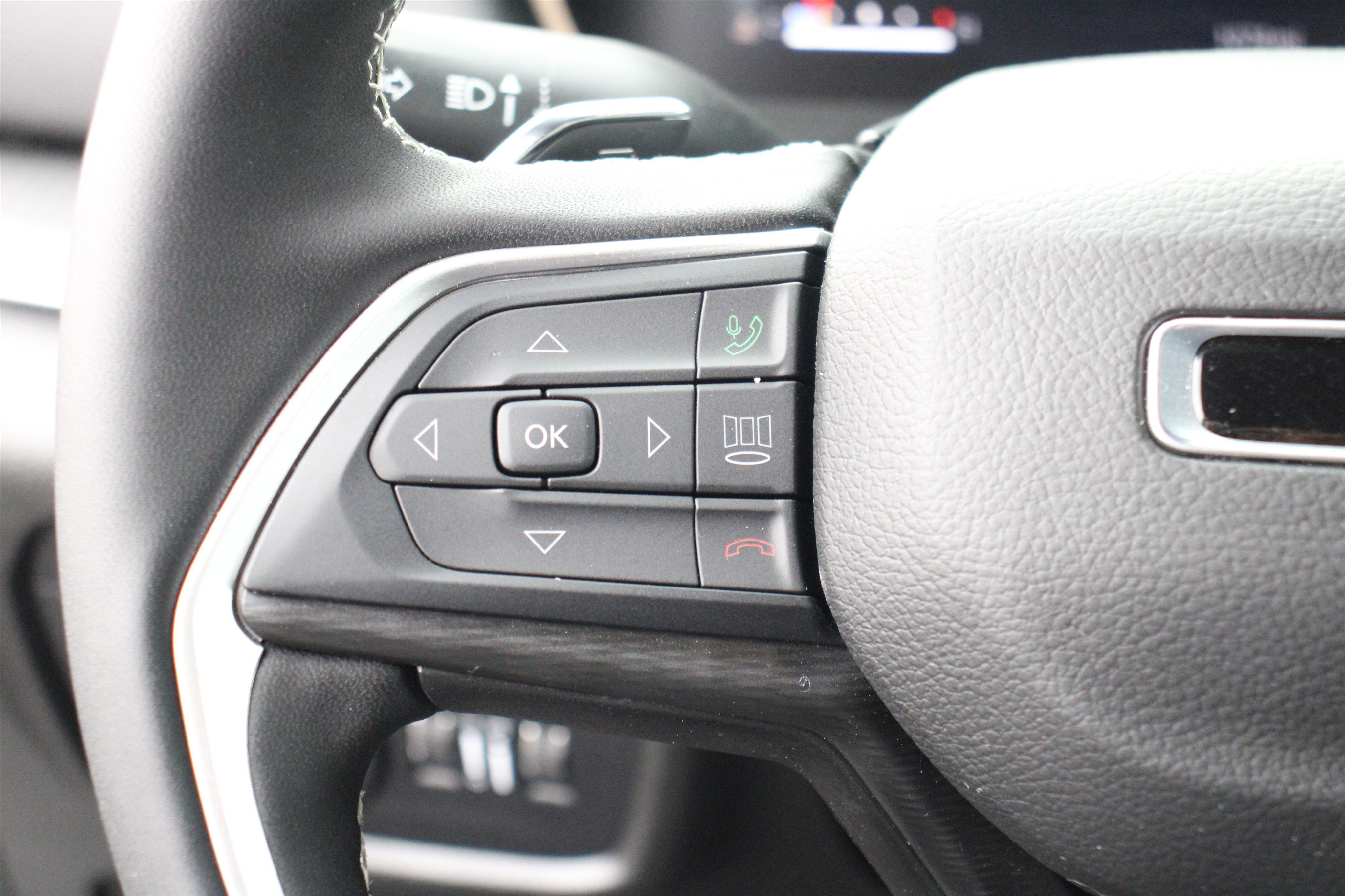 New 2025 Jeep Grand Cherokee Laredo X w/ Luxury Tech Group I image 9