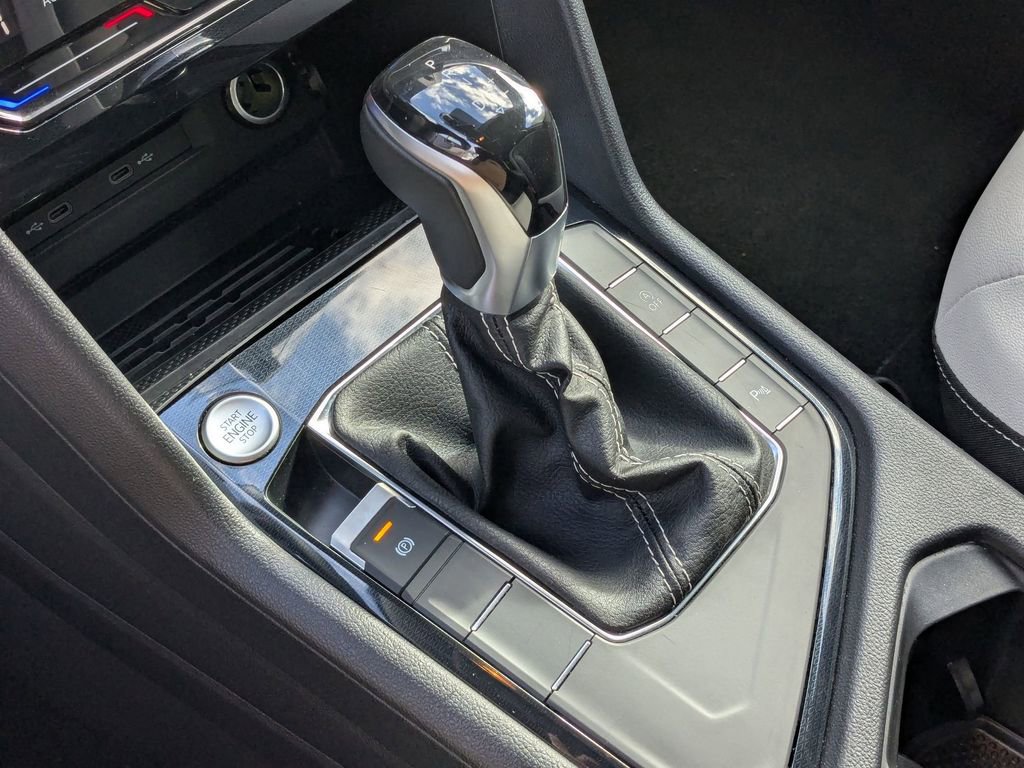 Used 2025 Volkswagen Taos SE image 23