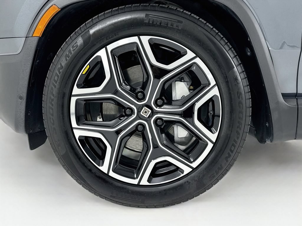 Used 2025 Rivian R1S Adventure AWD/4WD image 32