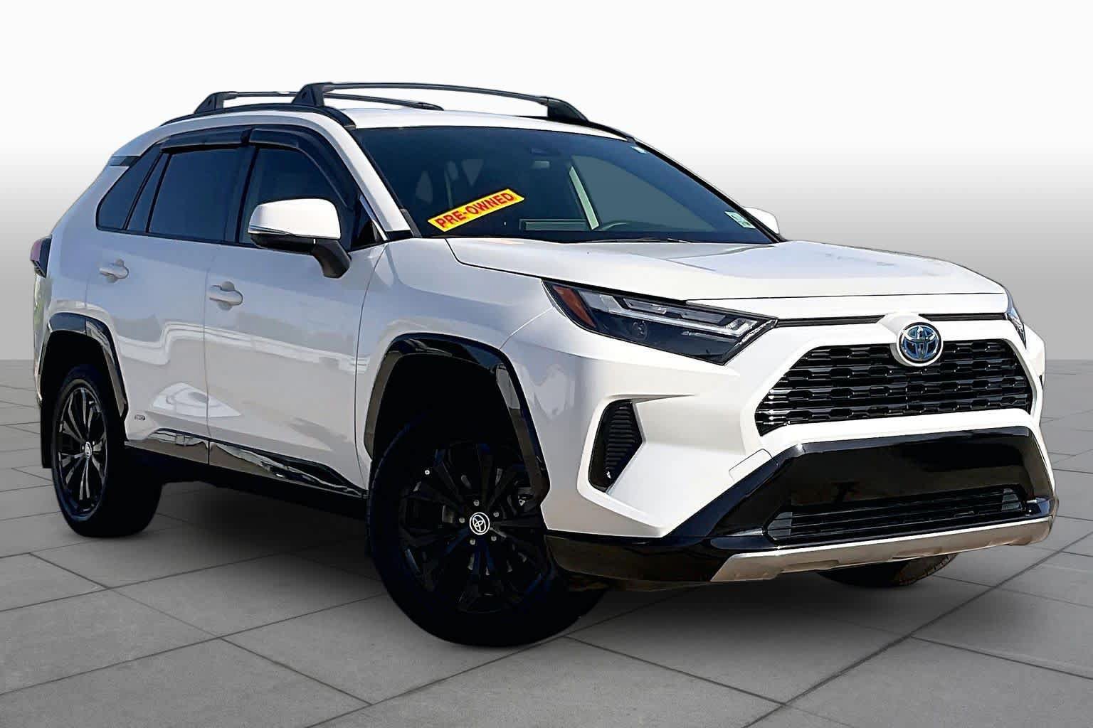 Used 2022 Toyota RAV4 SE AWD/4WD image 3