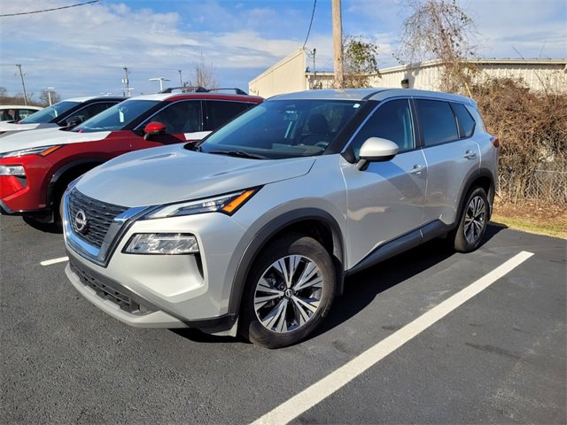 Used 2023 Nissan Rogue SV image 3