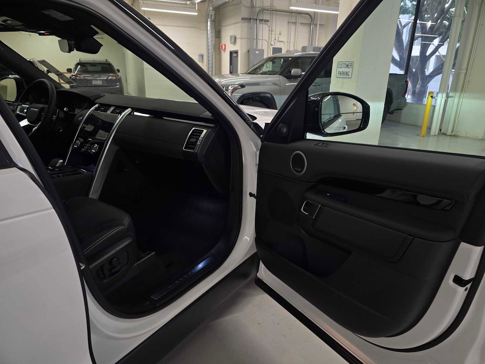 New 2026 Land Rover Discovery S AWD/4WD image 12