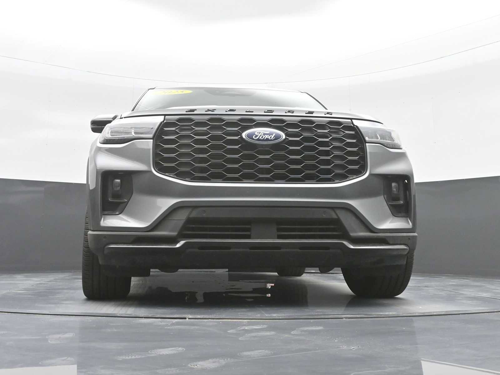 Used 2025 Ford Explorer ST-Line w/ ST-Line Street Pack image 30