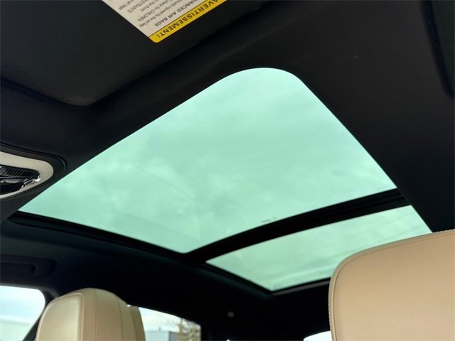 Used 2023 Porsche Macan Turbo image 16