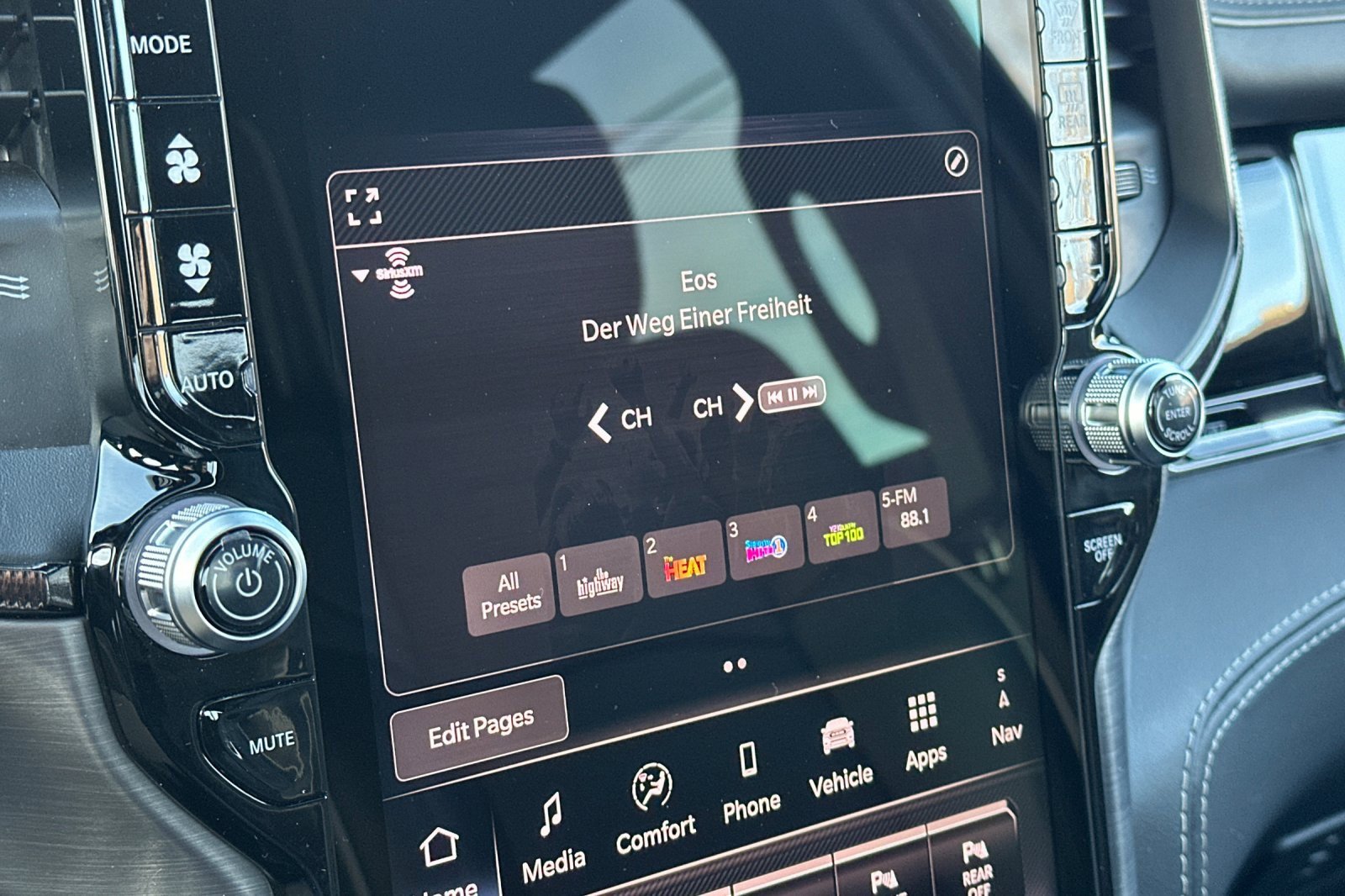 Used 2025 RAM 2500 Rebel w/ Rebel Level 2 Equipment Group image 25