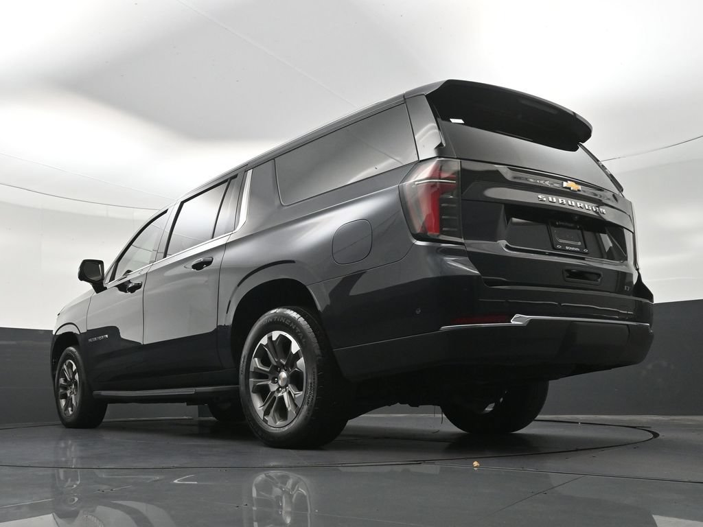 Used 2025 Chevrolet Suburban LT RWD image 27