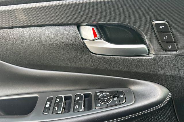 Used 2022 Hyundai Santa Fe Limited AWD/4WD image 11