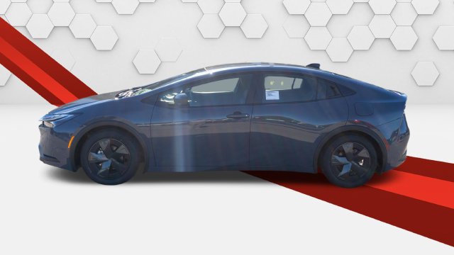New 2027 Toyota Prius LE FWD image 2