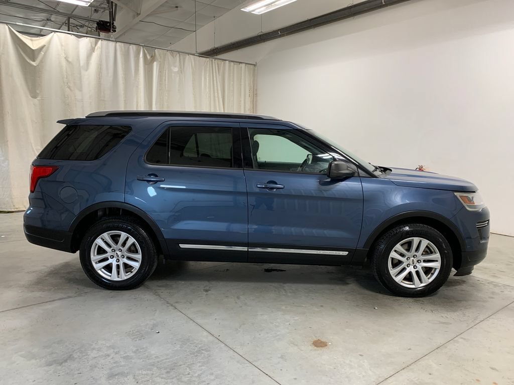 Used 2018 Ford Explorer XLT AWD/4WD image 12