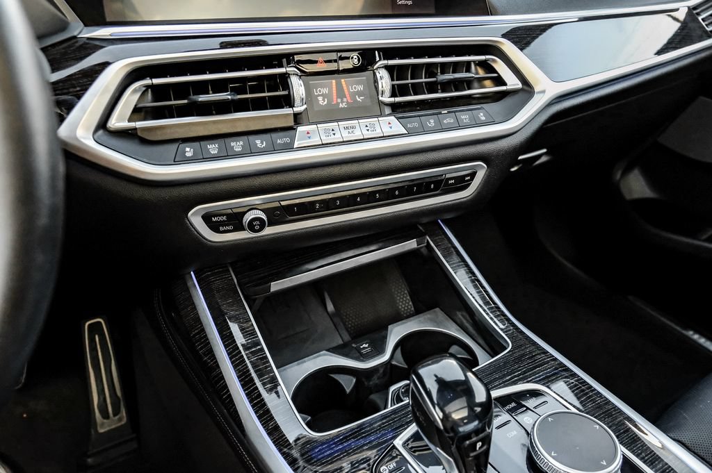 Used 2021 BMW X7 M50i w/ Dynamic Handling Package AWD/4WD image 28